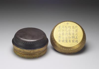 图片[2]-Drum-shaped inkstone with carved inscription and gold lacquer box, Qing dynasty, Qianlong reign (1736-1795)-China Archive